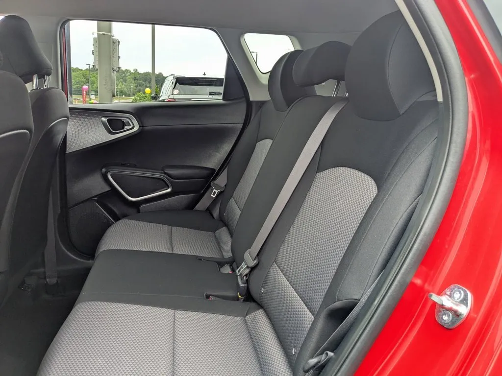 2025 Kia Soul LX thumbnail 22