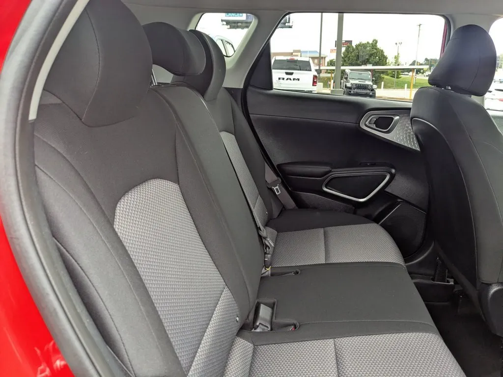 2025 Kia Soul LX thumbnail 24