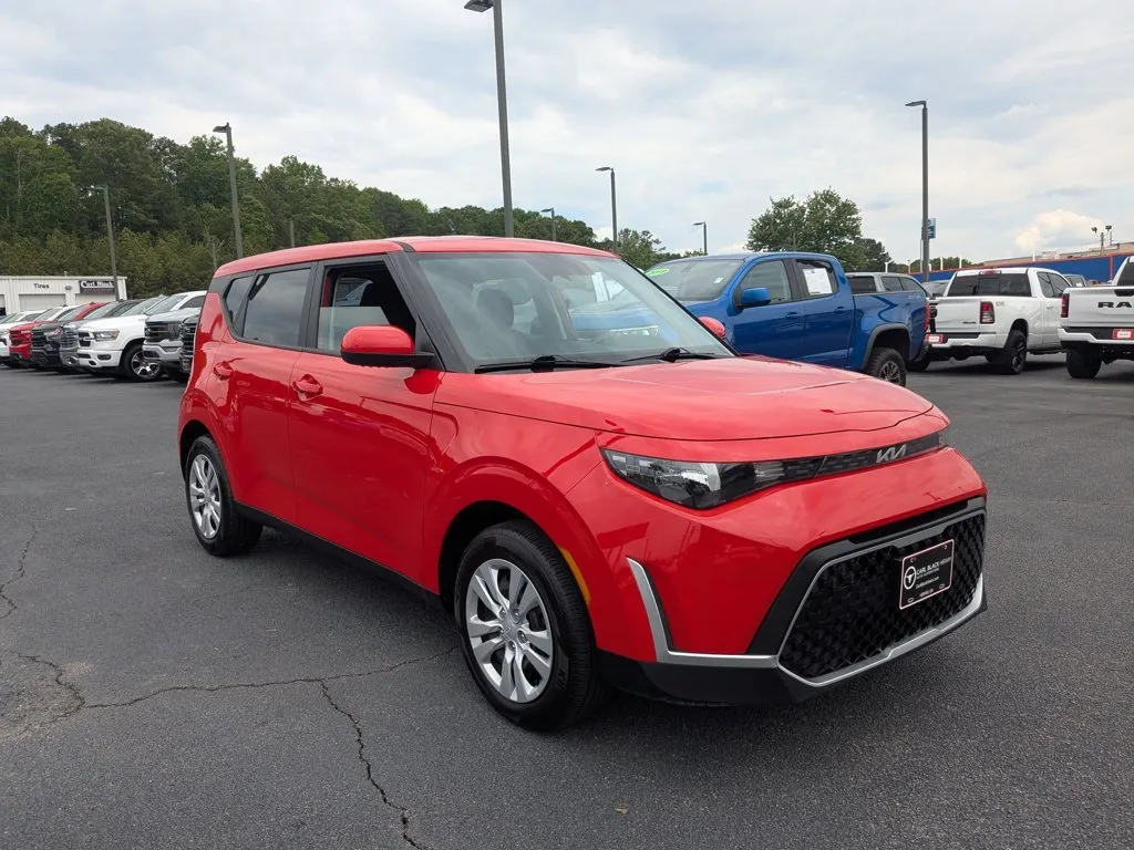 2025 Kia Soul LX thumbnail 3