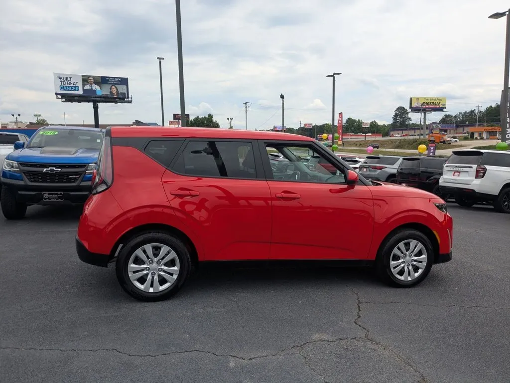 2025 Kia Soul LX thumbnail 4