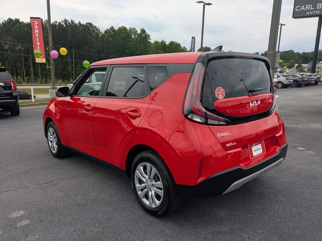 2025 Kia Soul LX thumbnail 7