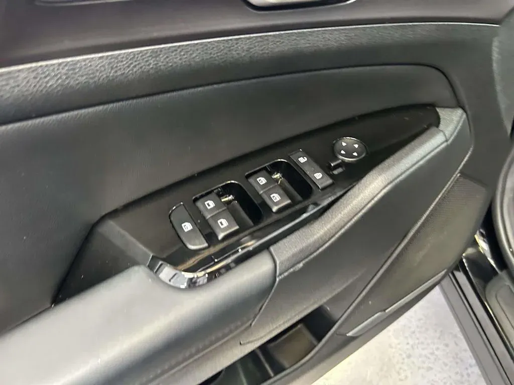 2025 Kia Sportage EX thumbnail 17