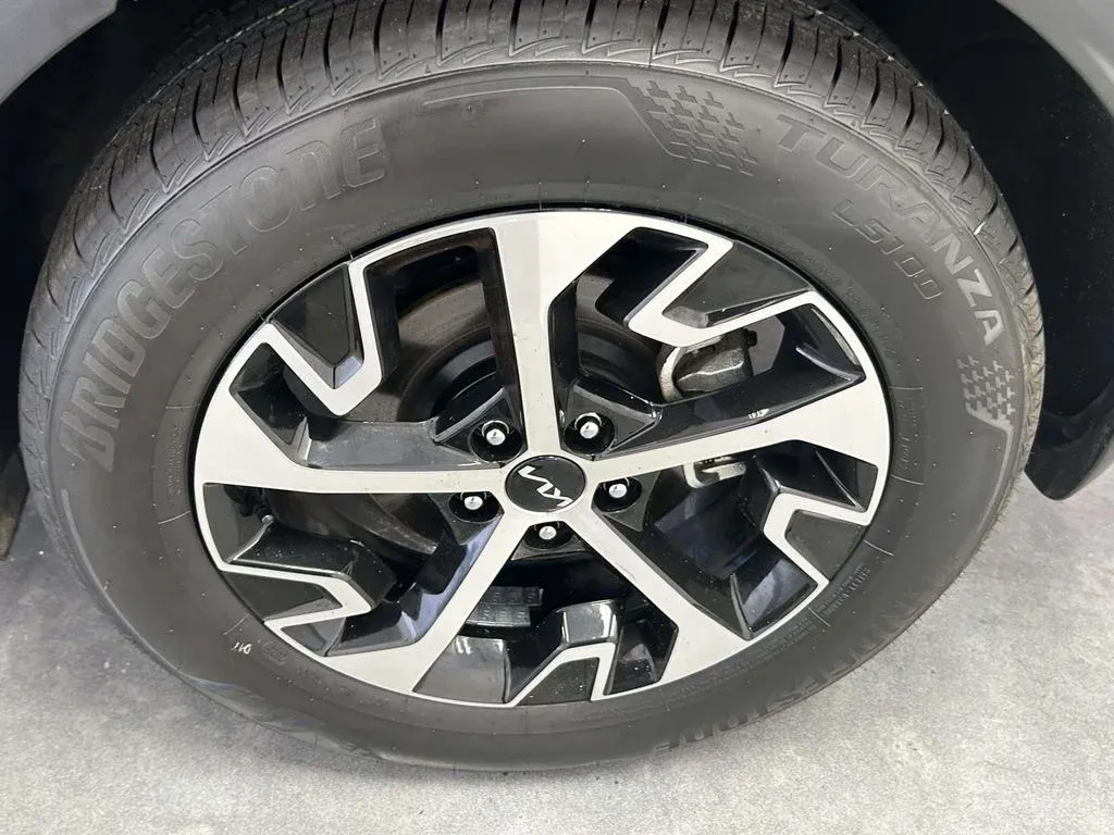 2025 Kia Sportage EX thumbnail 9