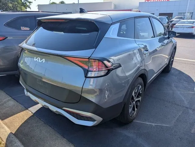 2025 Kia Sportage EX thumbnail 3