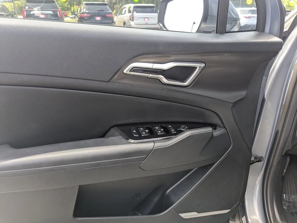 2025 Kia Sportage EX thumbnail 11