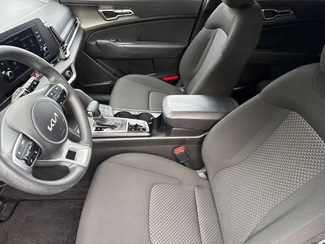 2025 Kia Sportage LX thumbnail 12