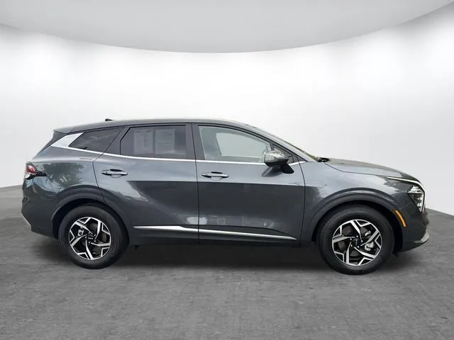 2025 Kia Sportage LX thumbnail 4