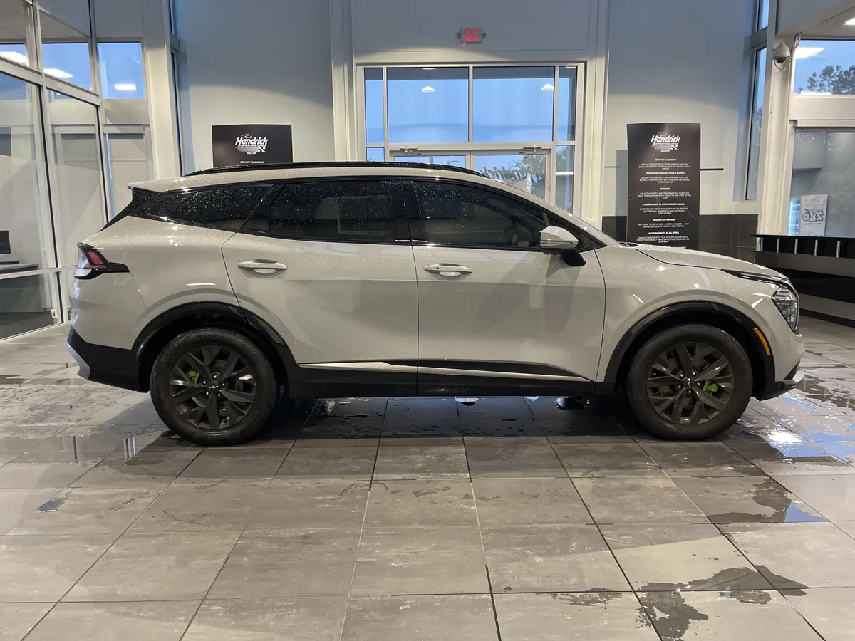 2025 Kia Sportage SX thumbnail 10