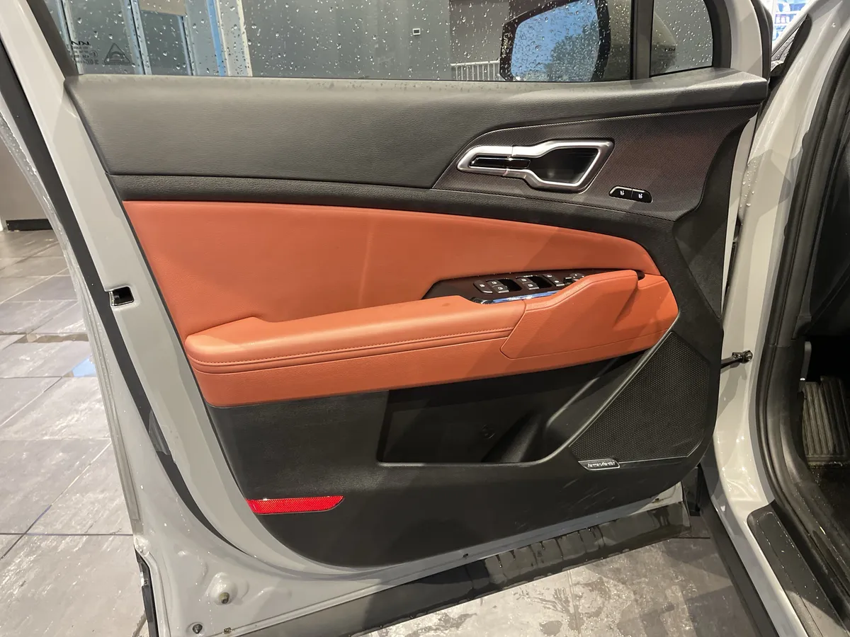 2025 Kia Sportage SX thumbnail 13