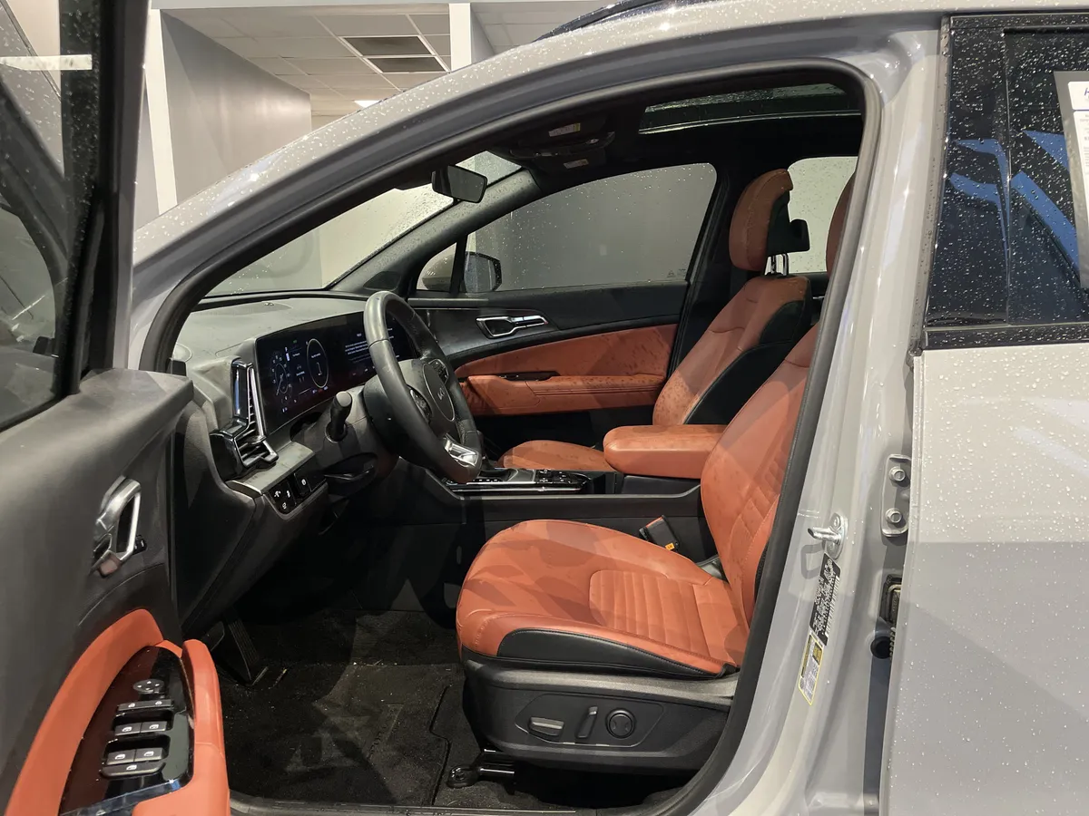 2025 Kia Sportage SX thumbnail 16