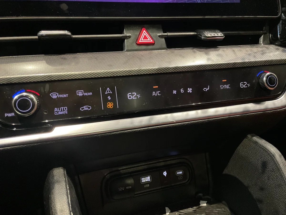 2025 Kia Sportage SX thumbnail 29