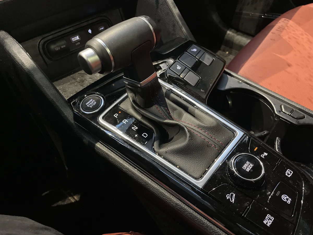 2025 Kia Sportage SX thumbnail 30