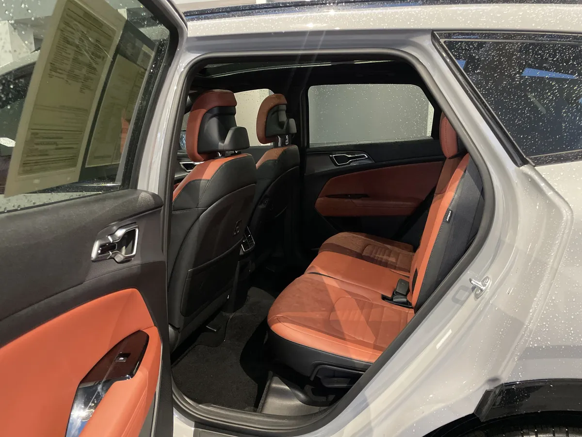 2025 Kia Sportage SX thumbnail 36