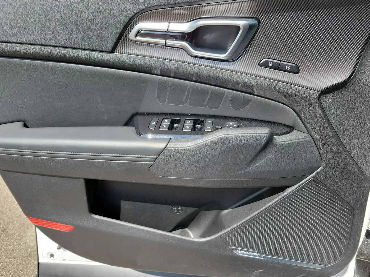 2025 Kia Sportage SX-Prestige thumbnail 22