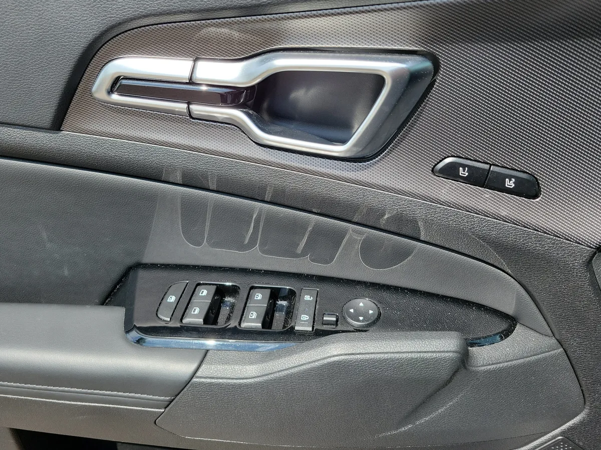 2025 Kia Sportage SX-Prestige thumbnail 23