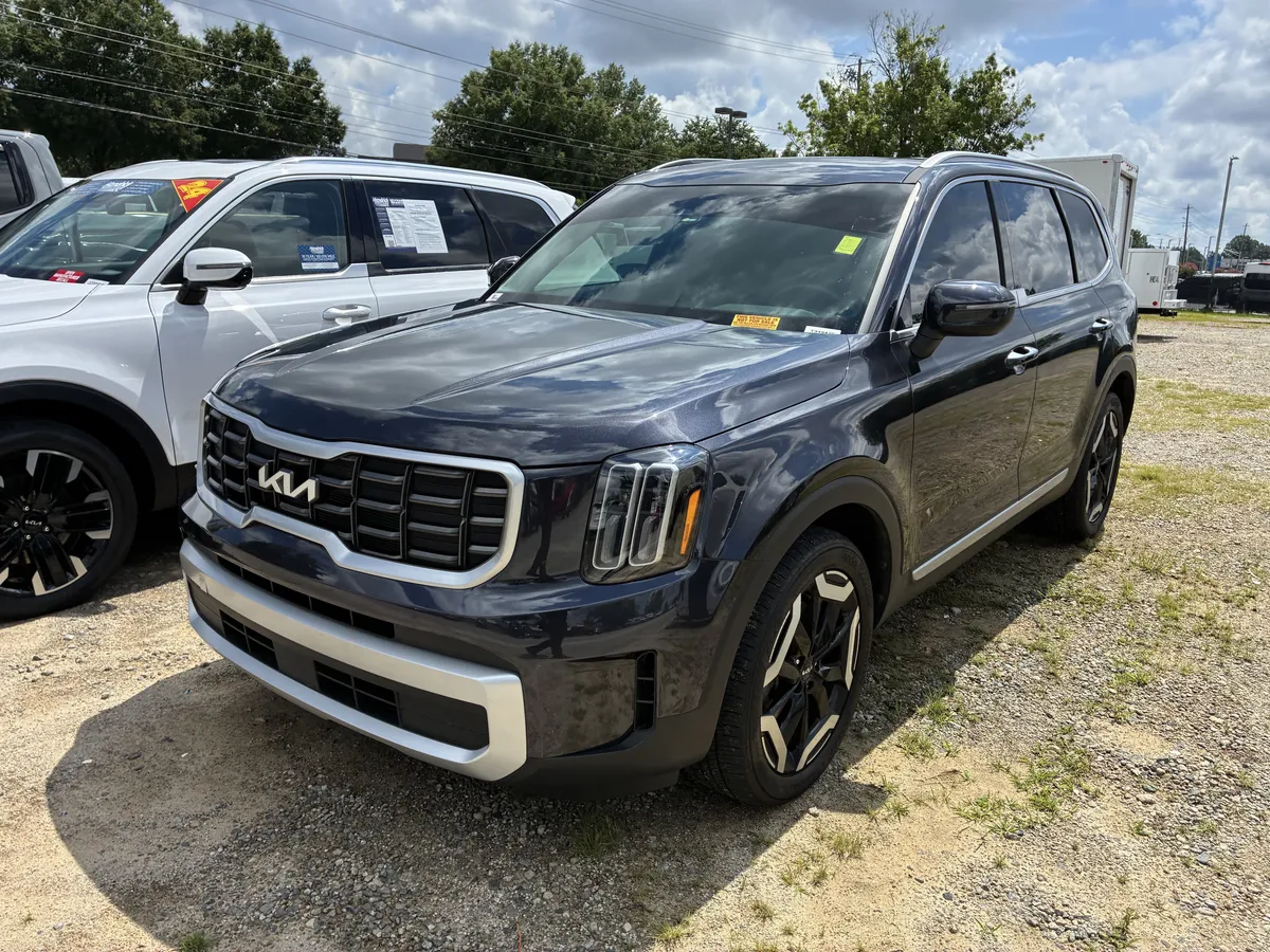 2025 Kia Telluride S thumbnail 3