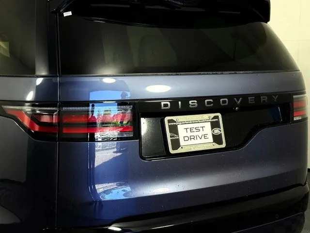 2025 Land Rover Discovery Dynamic SE thumbnail 16