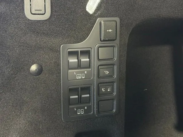 2025 Land Rover Discovery Dynamic SE thumbnail 19