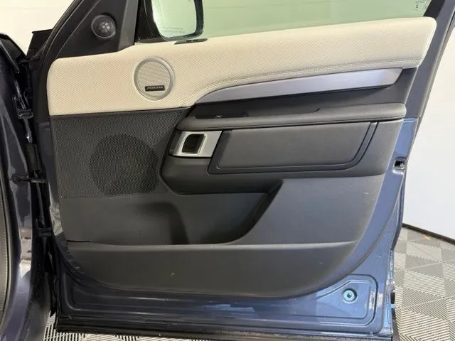2025 Land Rover Discovery Dynamic SE thumbnail 20