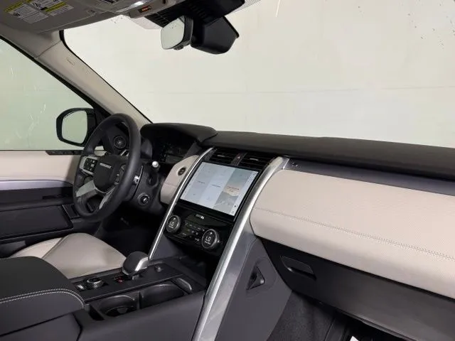 2025 Land Rover Discovery Dynamic SE thumbnail 21
