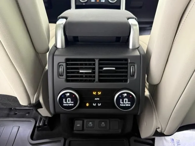 2025 Land Rover Discovery Dynamic SE thumbnail 24