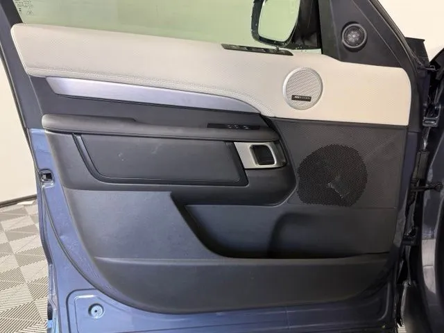 2025 Land Rover Discovery Dynamic SE thumbnail 29