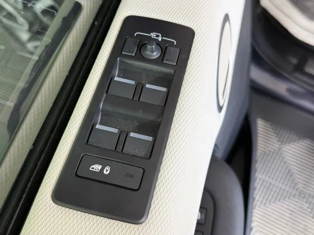2025 Land Rover Discovery Dynamic SE thumbnail 30