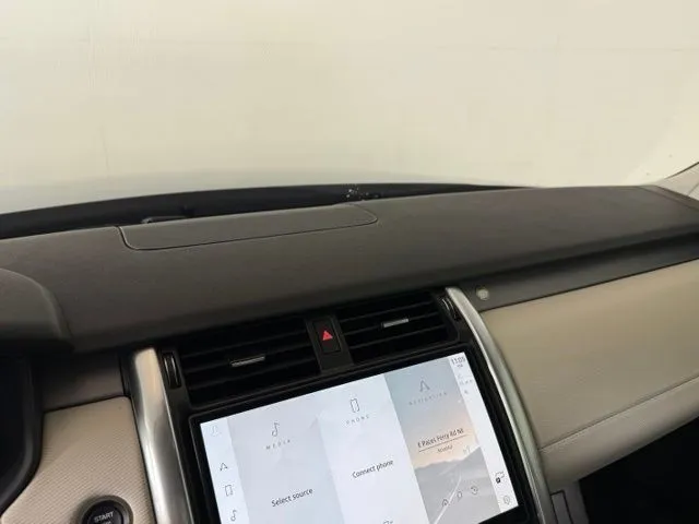 2025 Land Rover Discovery Dynamic SE thumbnail 33