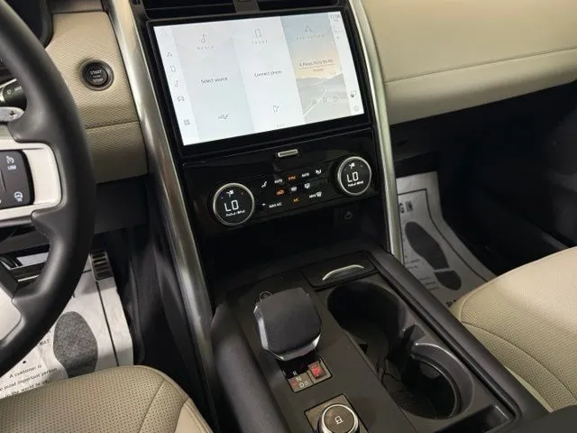 2025 Land Rover Discovery Dynamic SE thumbnail 39