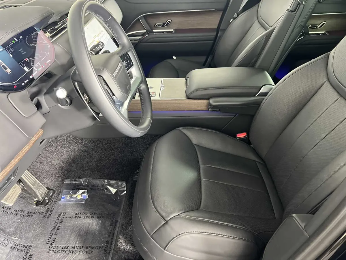 2025 Land Rover Range Rover SE thumbnail 10