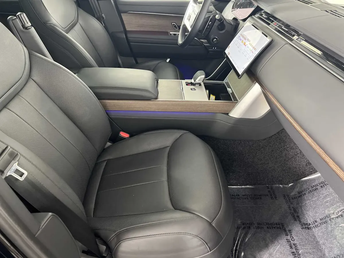 2025 Land Rover Range Rover SE thumbnail 15