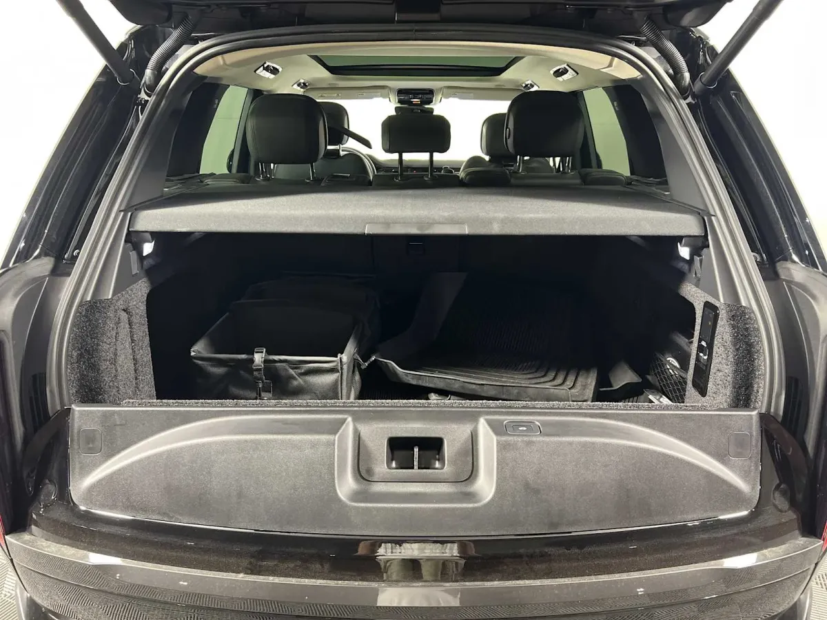 2025 Land Rover Range Rover SE thumbnail 20