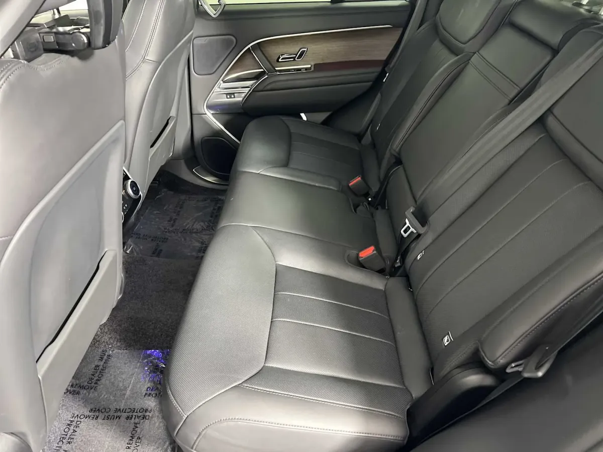 2025 Land Rover Range Rover SE thumbnail 23