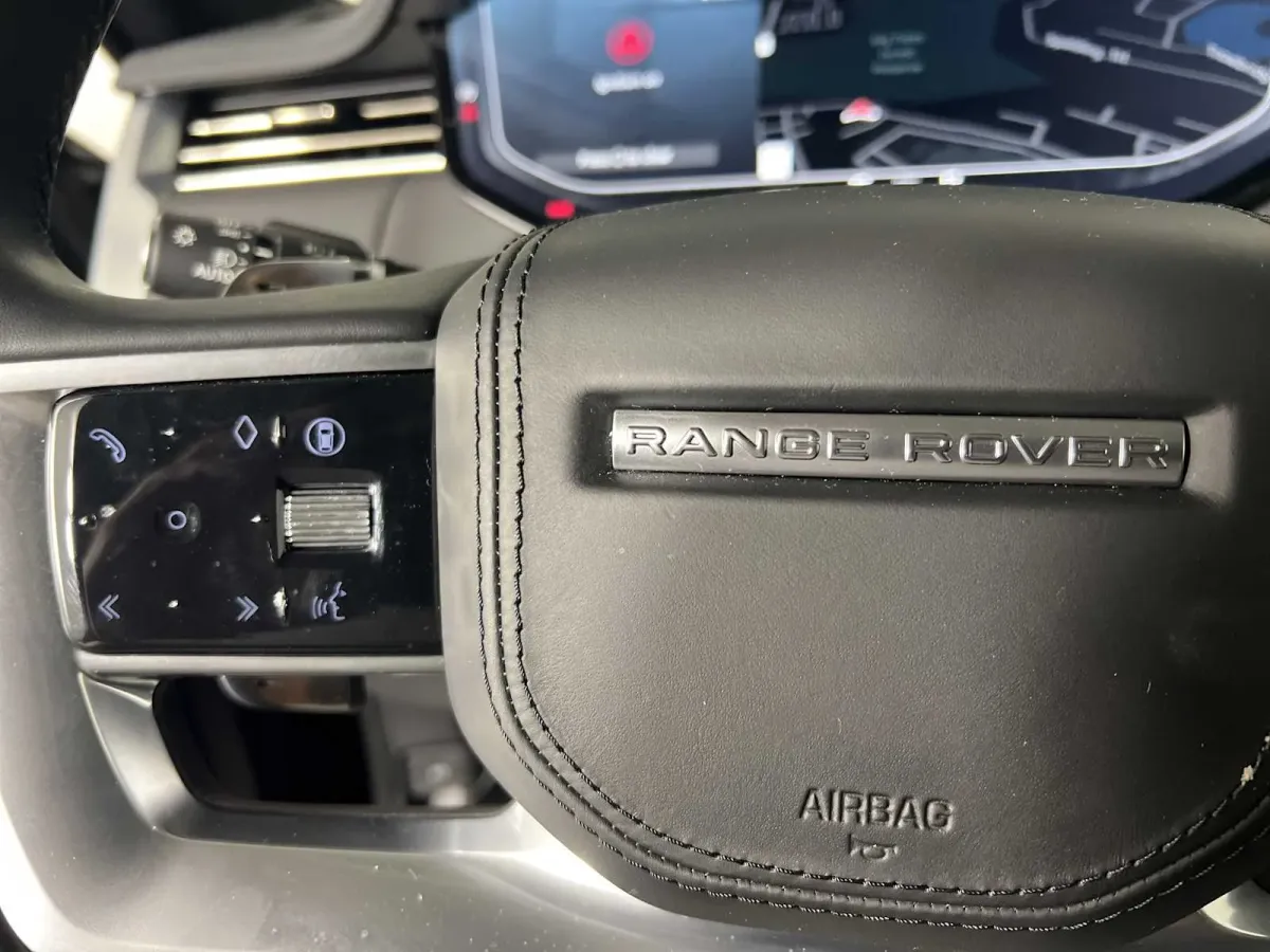2025 Land Rover Range Rover SE thumbnail 30