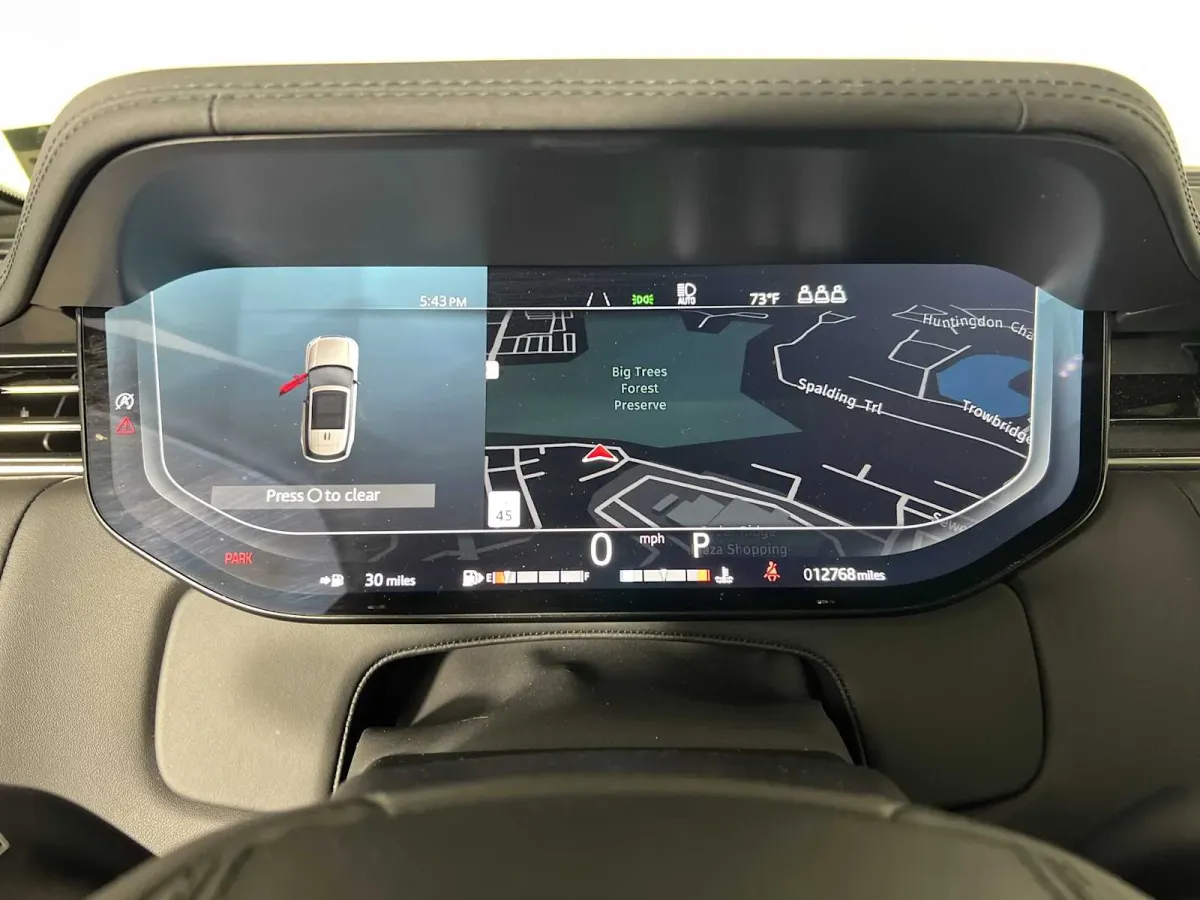 2025 Land Rover Range Rover SE thumbnail 32