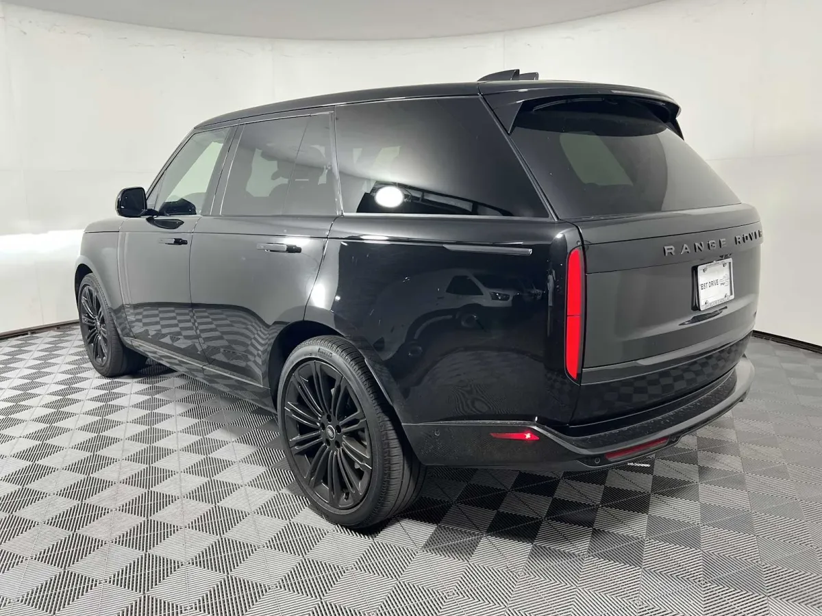 2025 Land Rover Range Rover SE thumbnail 6