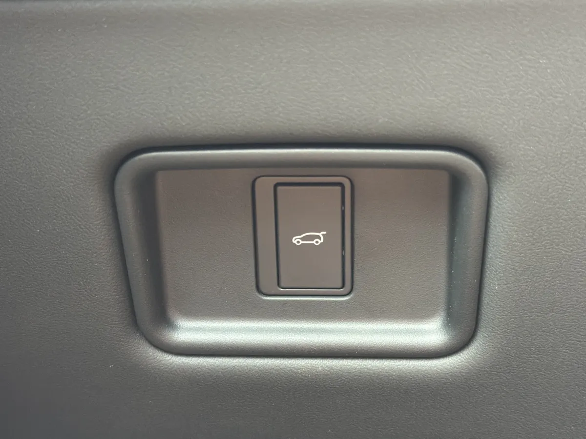 2025 Land Rover Range Rover Sport SE thumbnail 12