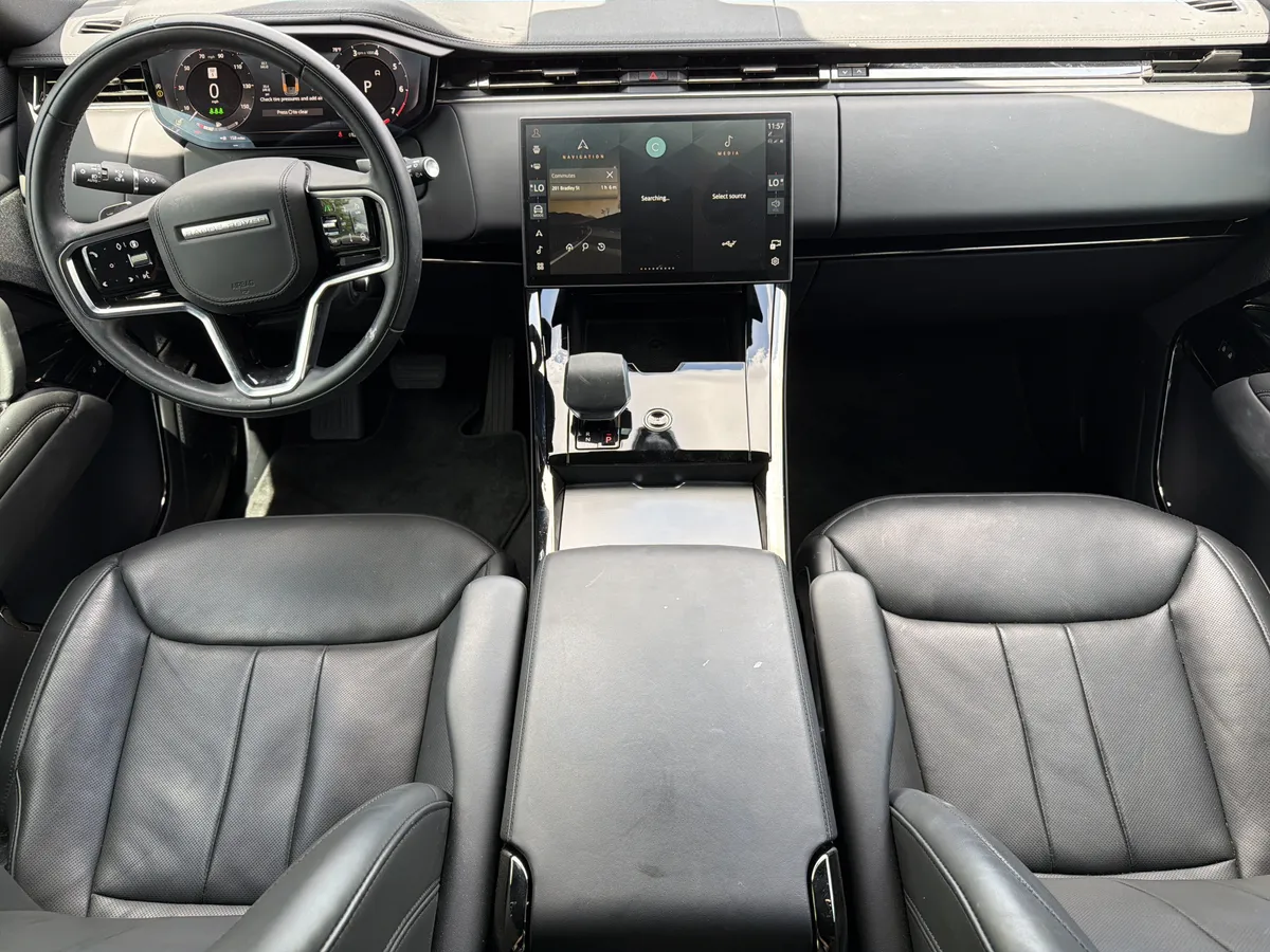2025 Land Rover Range Rover Sport SE thumbnail 3