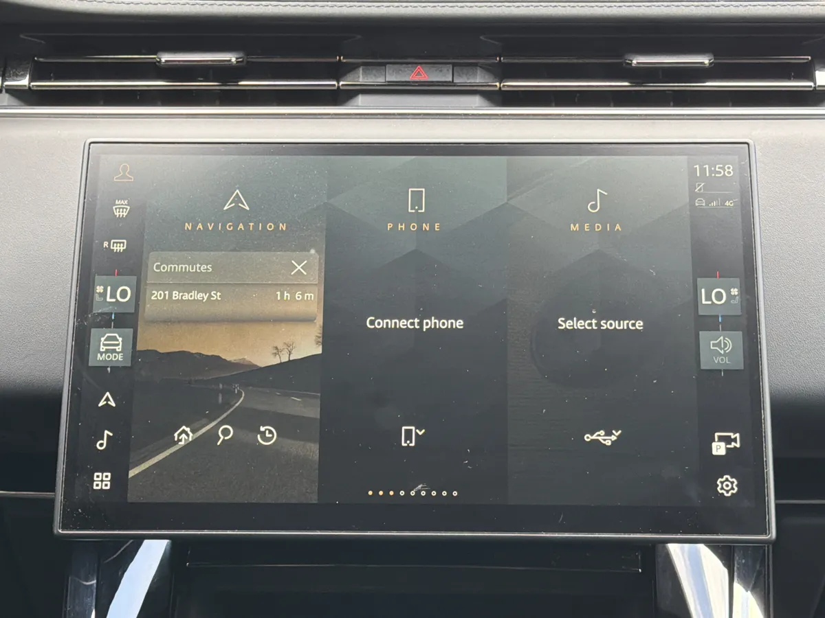 2025 Land Rover Range Rover Sport SE thumbnail 4