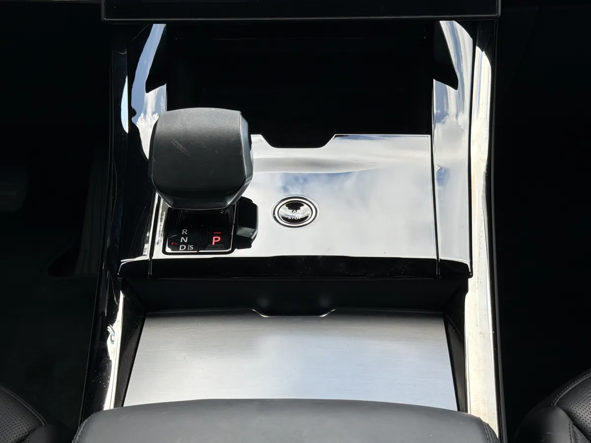 2025 Land Rover Range Rover Sport SE thumbnail 5