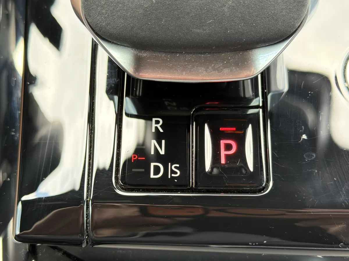 2025 Land Rover Range Rover Sport SE thumbnail 8