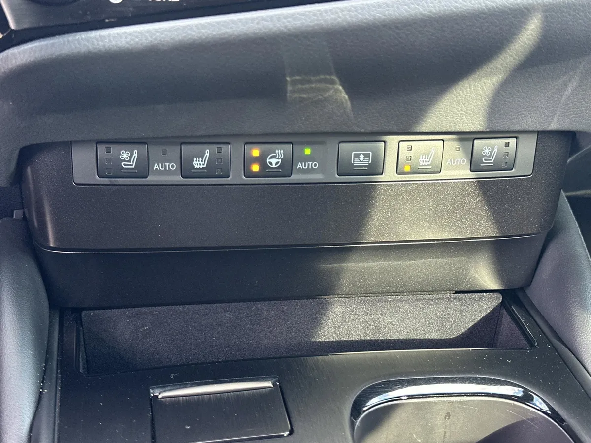 2025 LEXUS ES 350 ES 350 Ultra Luxury thumbnail 18