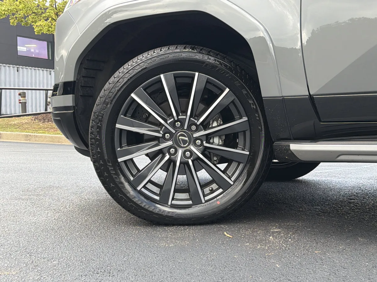 2025 Lexus GX GX 550 Luxury thumbnail 17