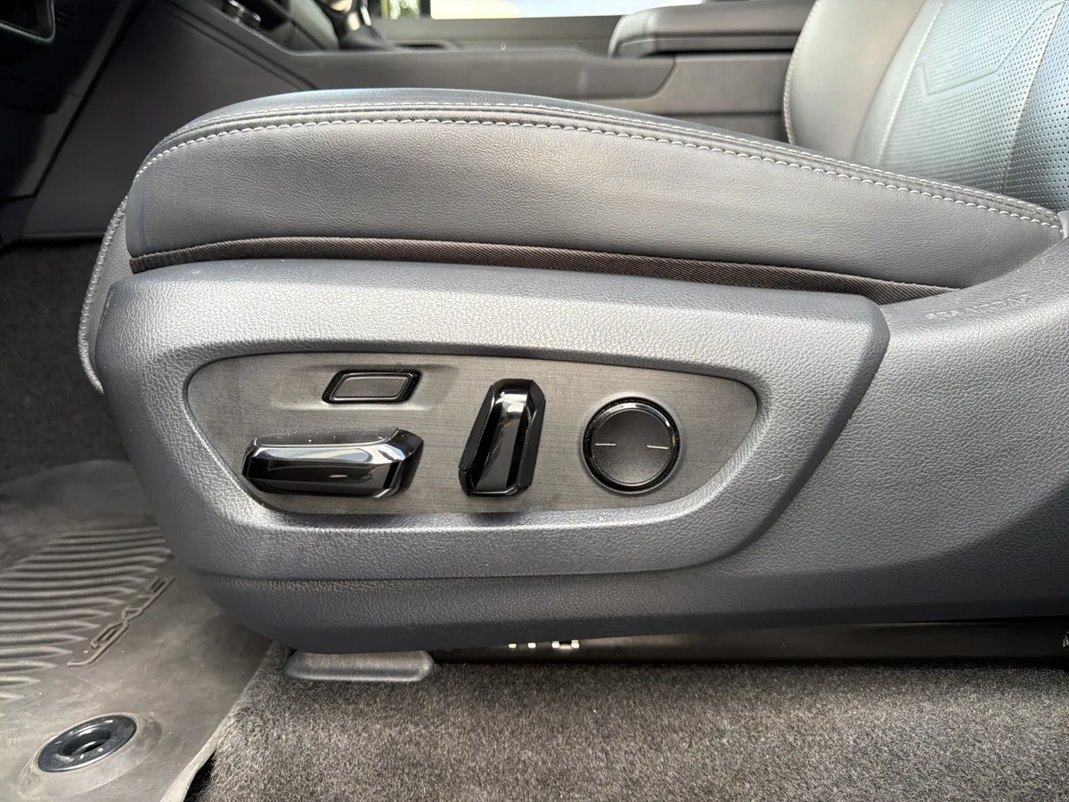 2025 Lexus GX GX 550 Luxury thumbnail 24