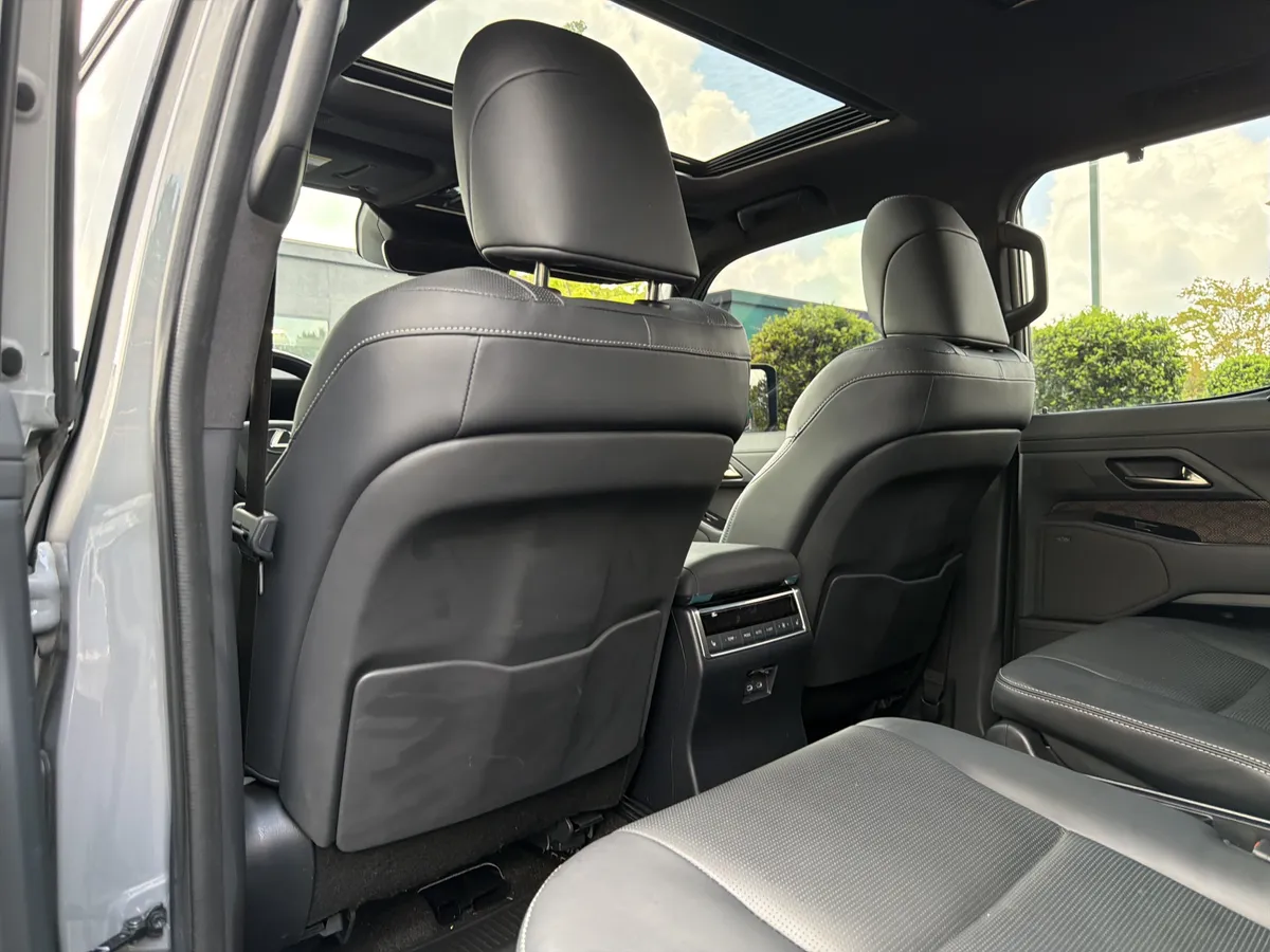 2025 Lexus GX GX 550 Luxury thumbnail 37