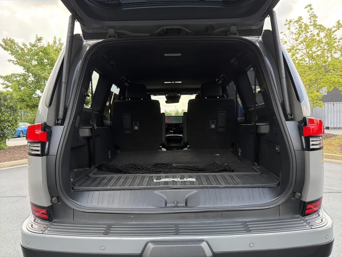 2025 Lexus GX GX 550 Luxury thumbnail 38