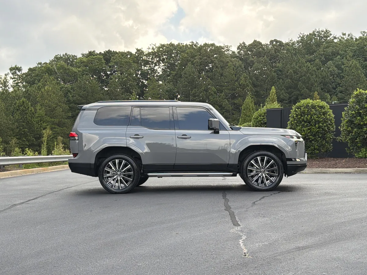2025 Lexus GX GX 550 Luxury thumbnail 4