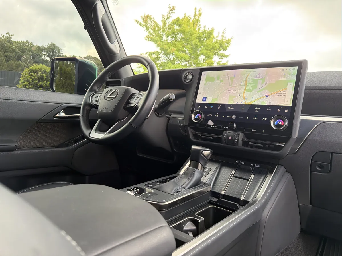 2025 Lexus GX GX 550 Luxury thumbnail 5