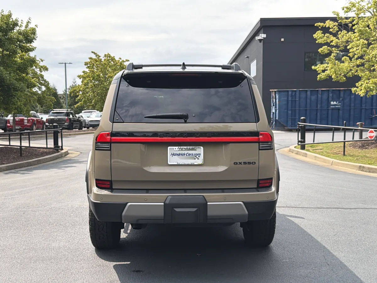 2025 Lexus GX GX 550 Overtrail+ thumbnail 16