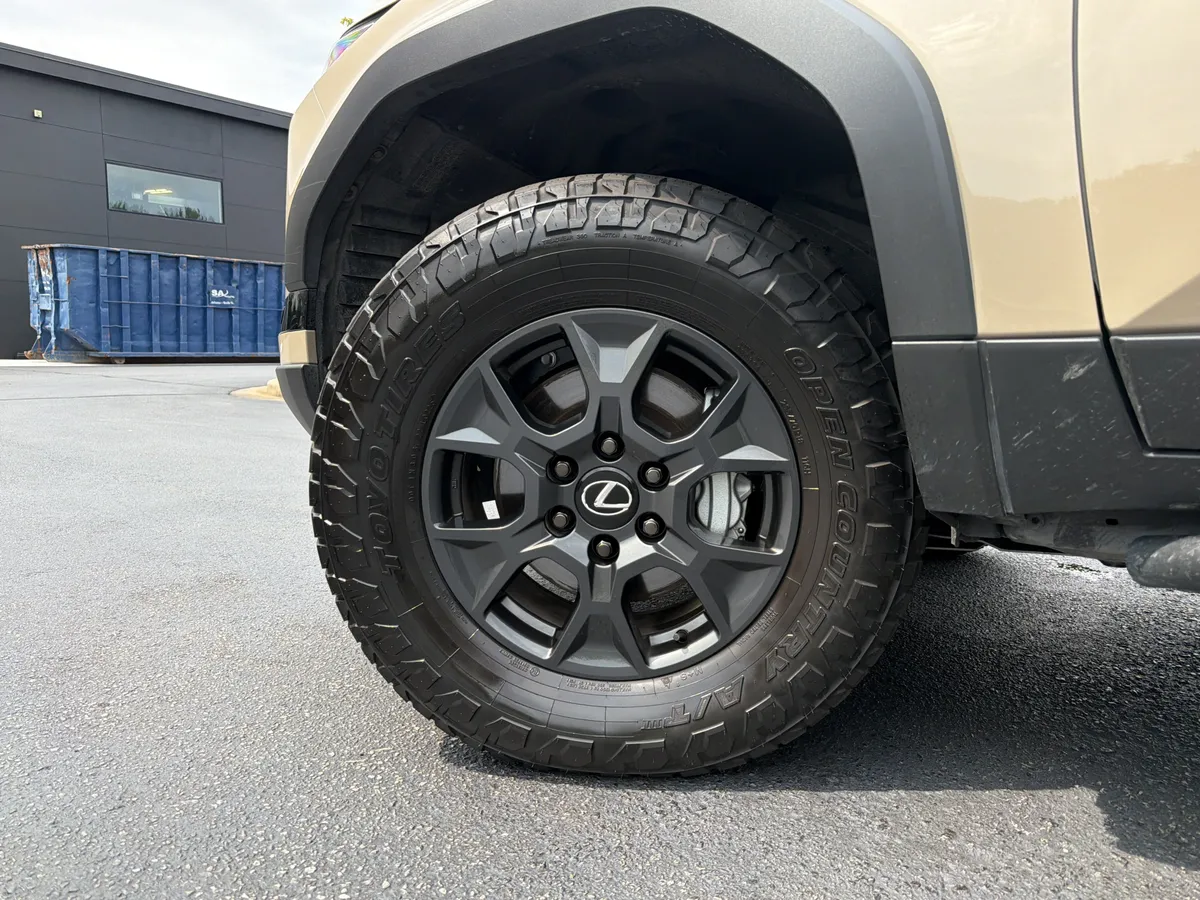 2025 Lexus GX GX 550 Overtrail+ thumbnail 17